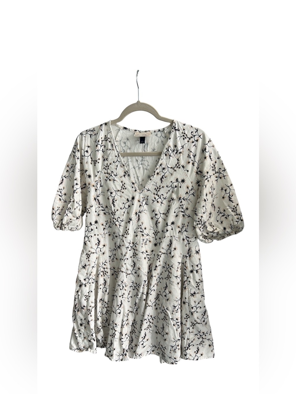 Universal Thread Cream Dress Top with Black Floral Print